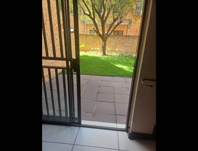 2 BEDROOM PROPERTY TO RENT IN ROOIHUISKRAAL NORTH